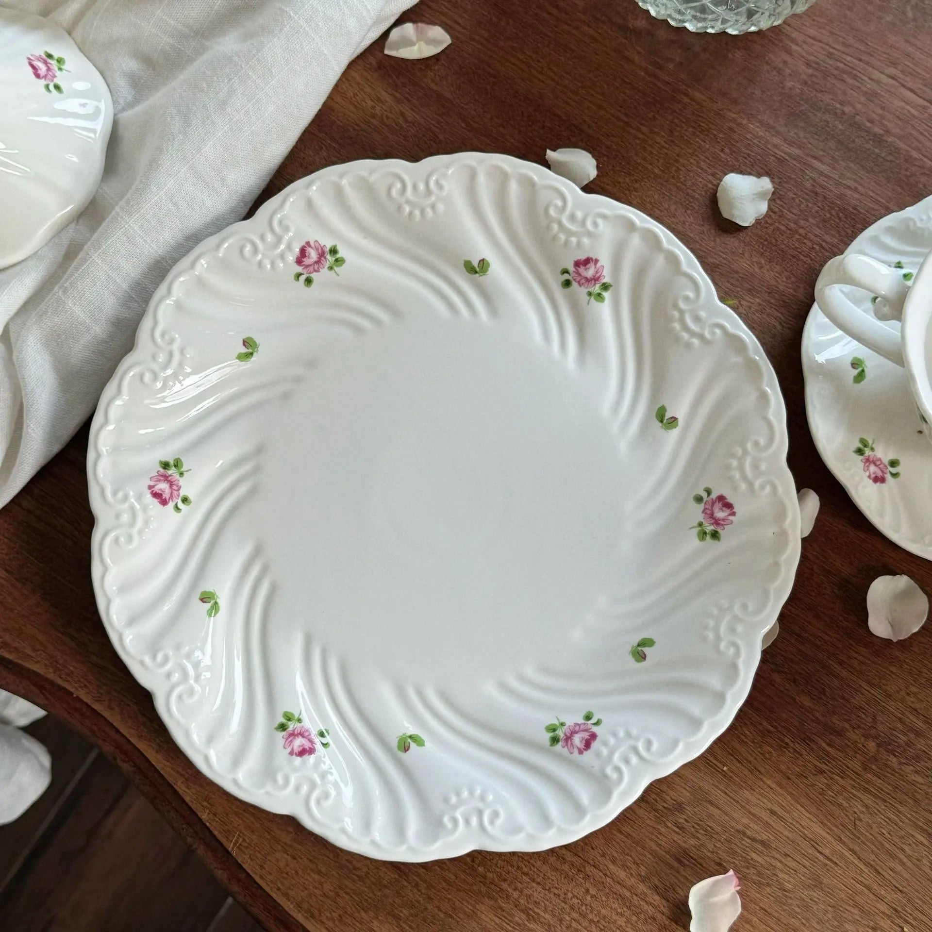 Muse Rose relief ceramic bowl, plate and bowl set Coffee cup, plate, ceramic dessert plate and dinner plate
